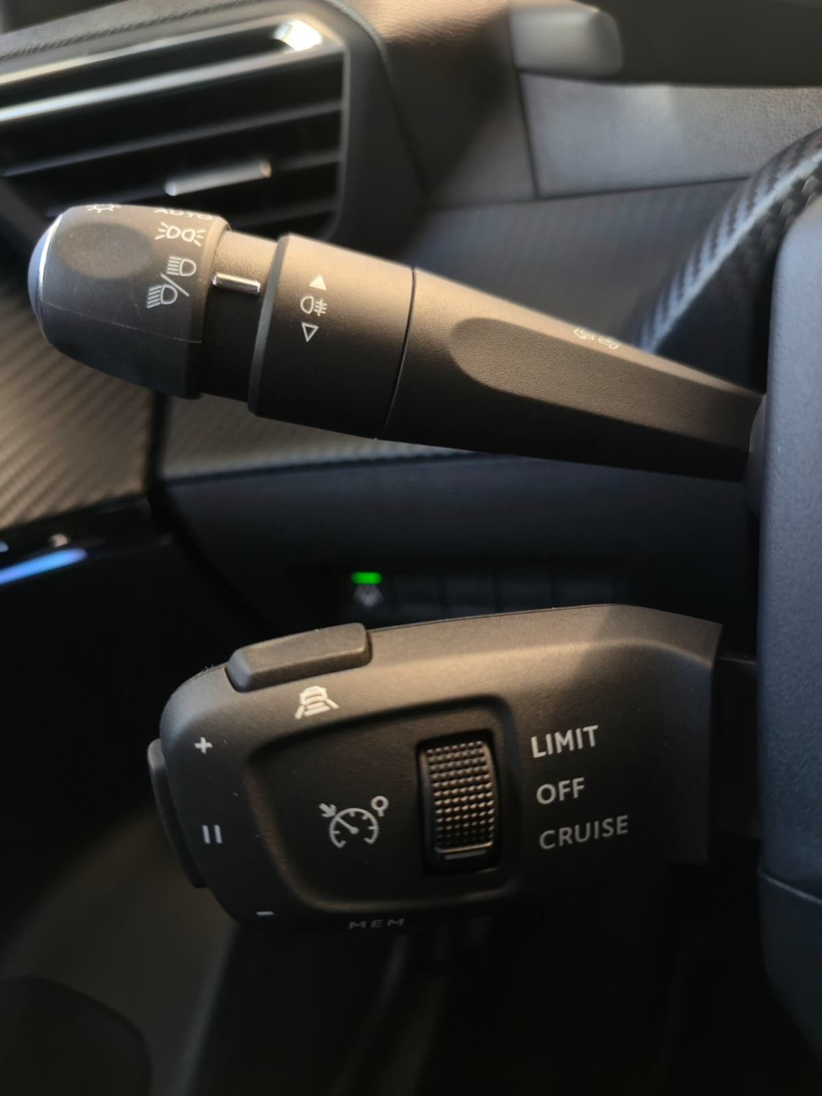 peugeot-2008-2023-eletrico-0cc