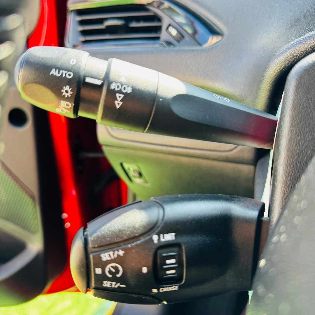 peugeot-208-2018-gasolina-1199cc