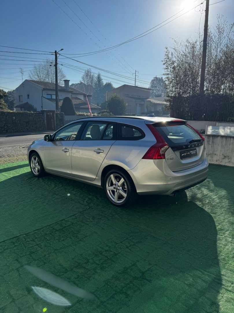 volvo-v60-2014-diesel-1560cc