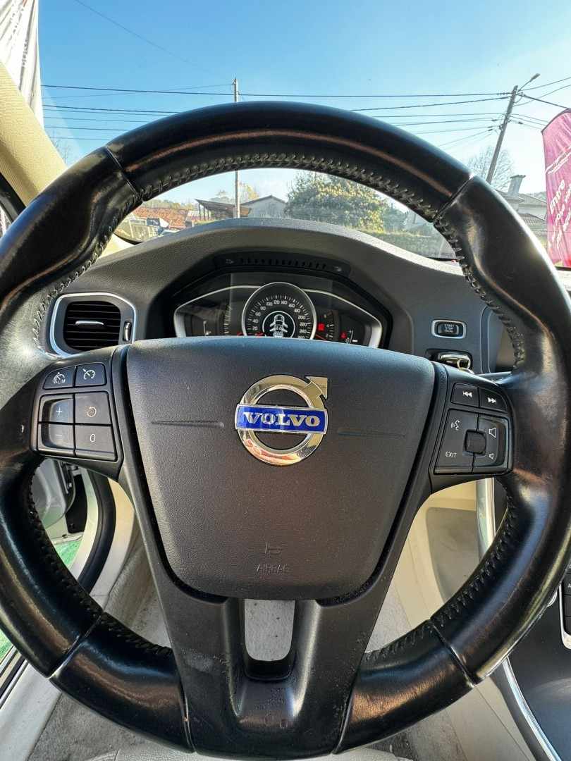volvo-v60-2014-diesel-1560cc