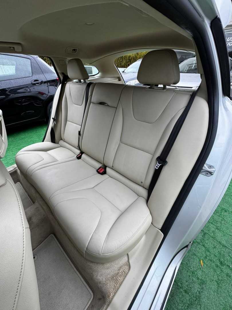 volvo-v60-2014-diesel-1560cc