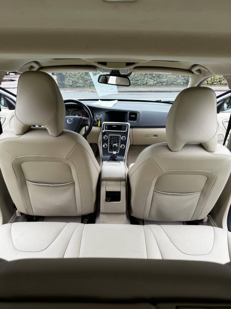volvo-v60-2014-diesel-1560cc
