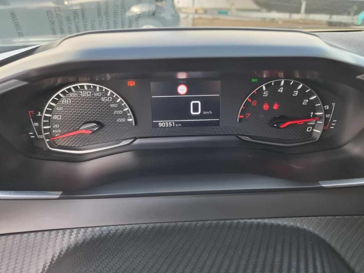 peugeot-2008-2021-gasolina-1199cc