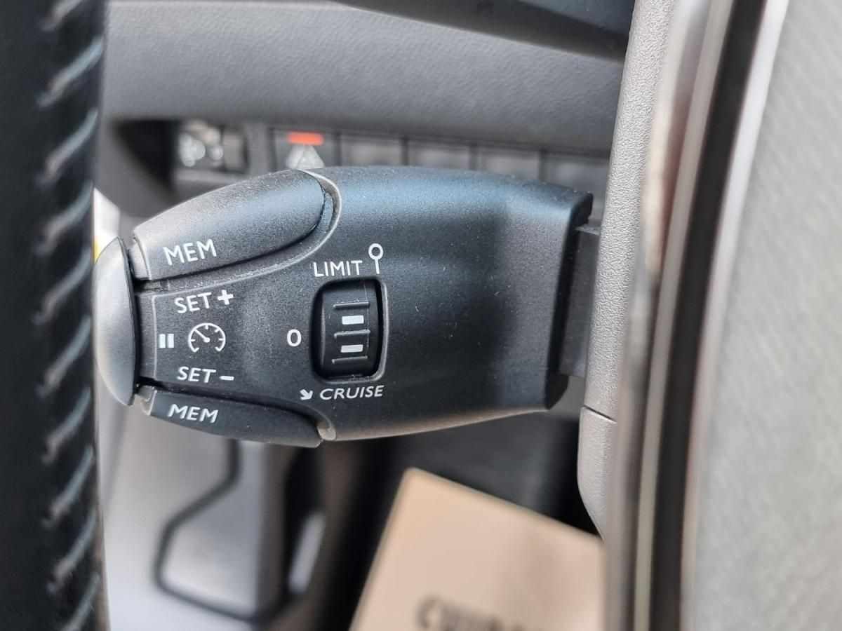peugeot-2008-2021-gasolina-1199cc