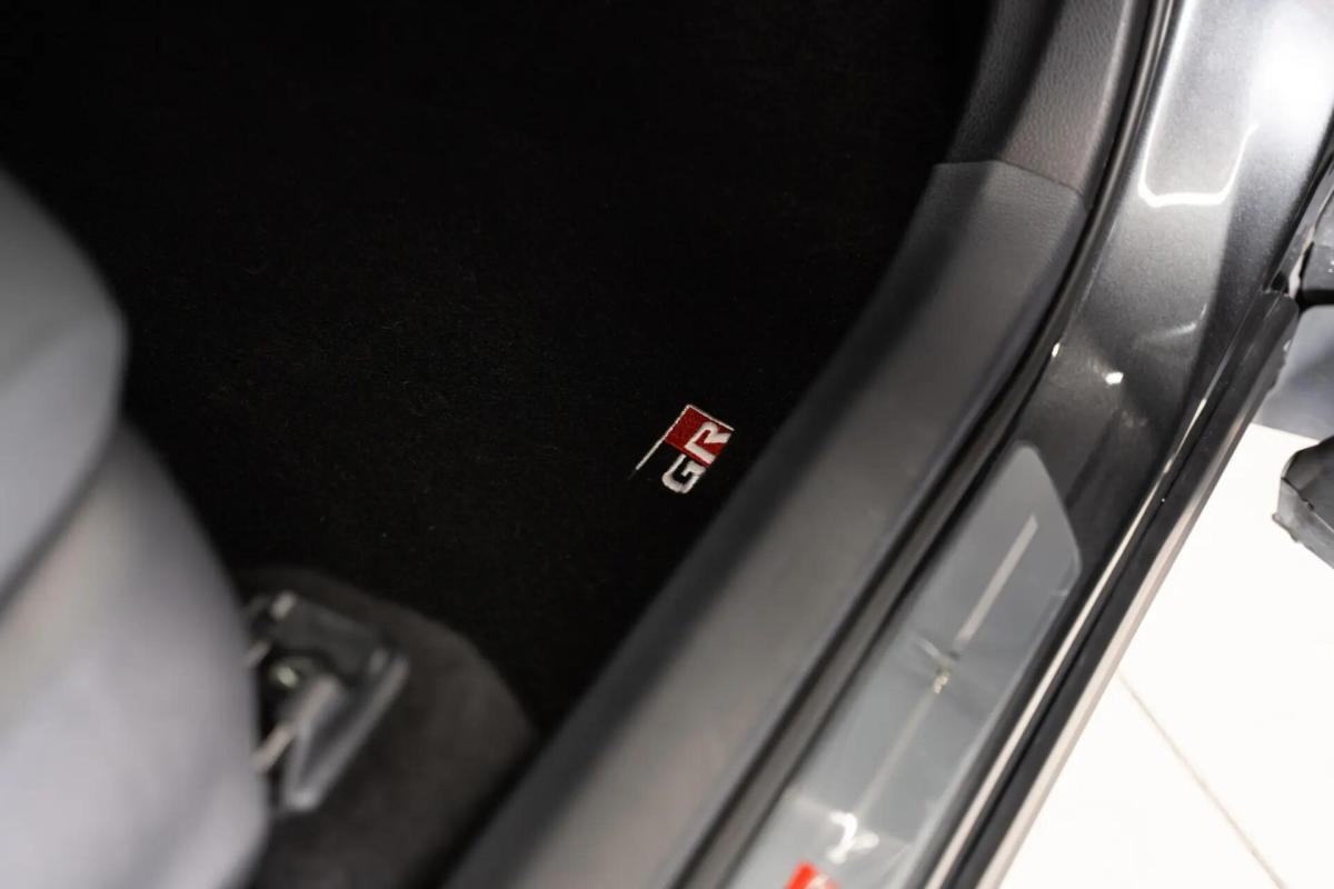 toyota-c-hr-2024-hibrido-a-gasolina-1987cc