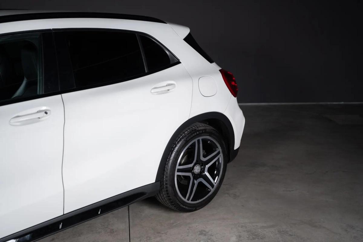 mercedes-benz-gla-200d-2016-diesel-2143cc