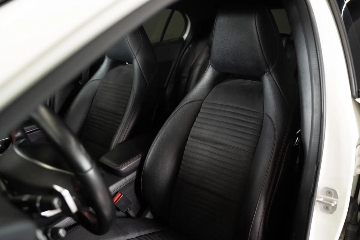mercedes-benz-gla-200d-2016-diesel-2143cc