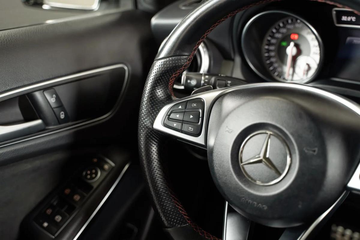 mercedes-benz-gla-200d-2016-diesel-2143cc