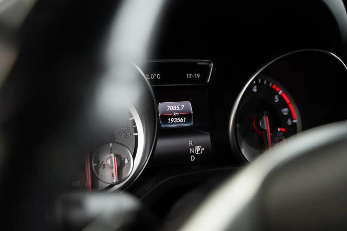 mercedes-benz-gla-200d-2016-diesel-2143cc