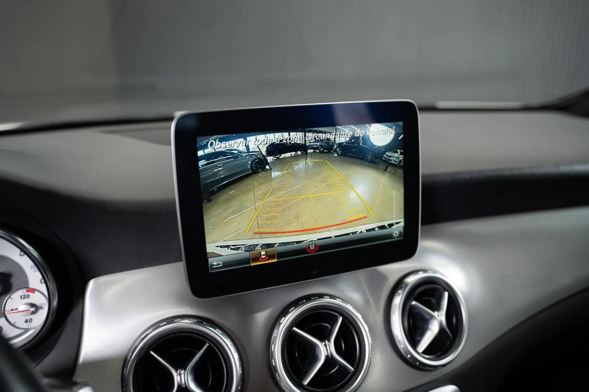 mercedes-benz-gla-200d-2016-diesel-2143cc