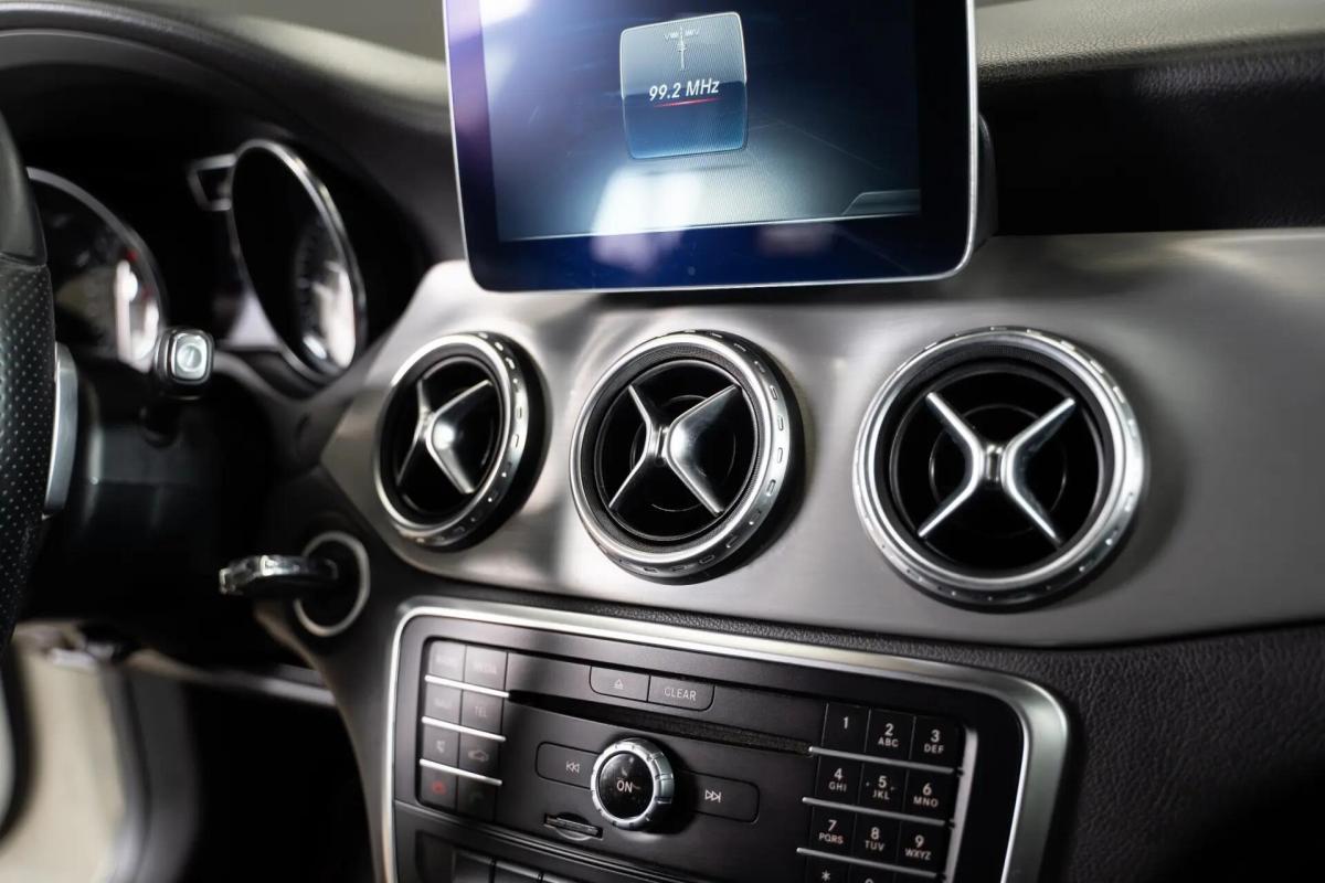 mercedes-benz-gla-200d-2016-diesel-2143cc