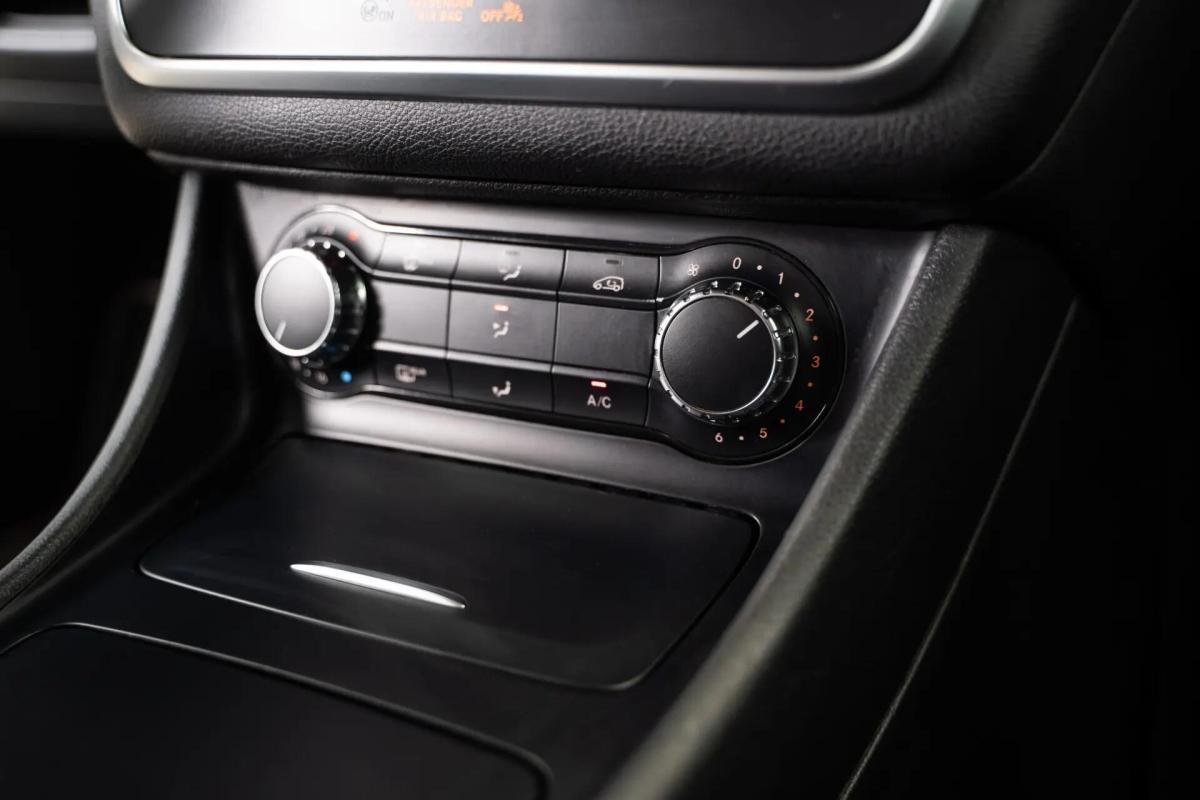mercedes-benz-gla-200d-2016-diesel-2143cc
