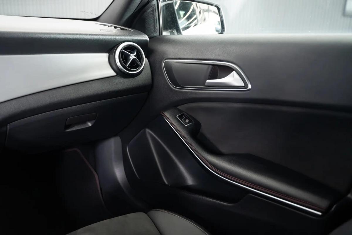 mercedes-benz-gla-200d-2016-diesel-2143cc