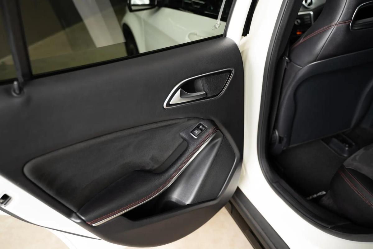 mercedes-benz-gla-200d-2016-diesel-2143cc
