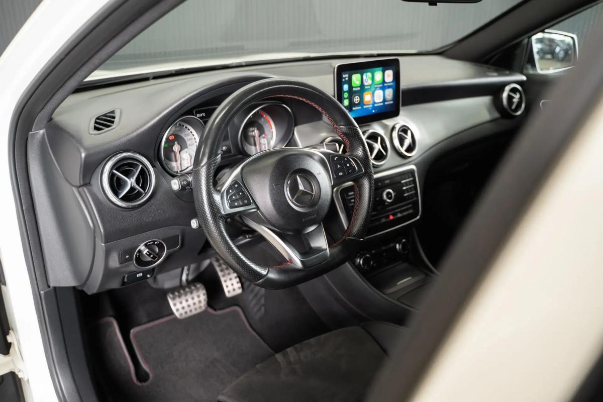 mercedes-benz-gla-200d-2016-diesel-2143cc