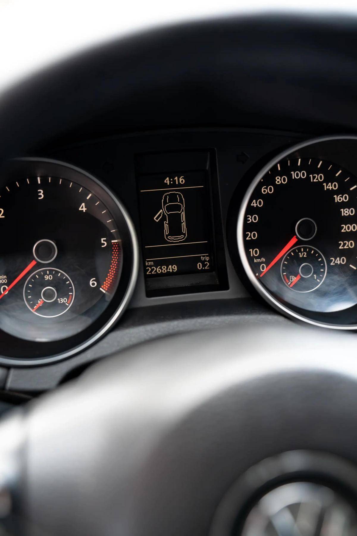 volkswagen-golf-2008-diesel-1968cc