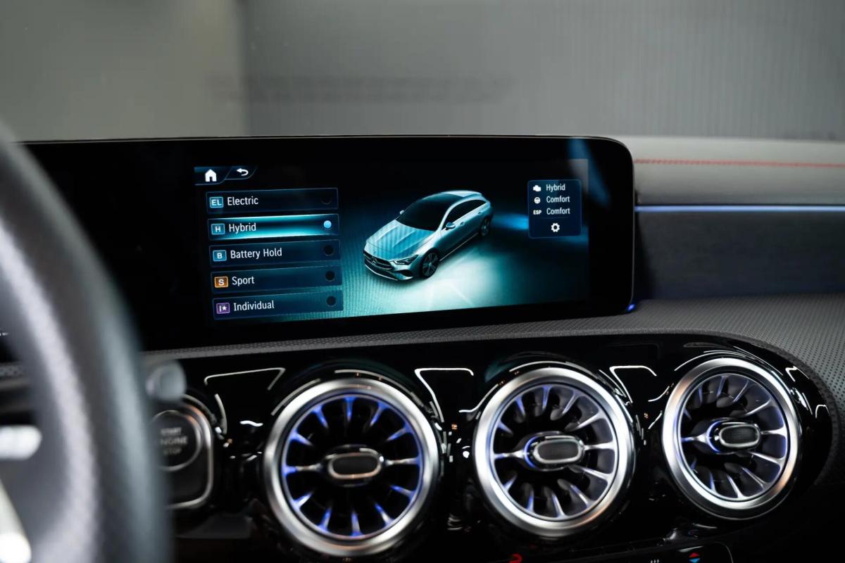 mercedes-benz-cla-250-2025-hibrido-a-gasolina-1332cc