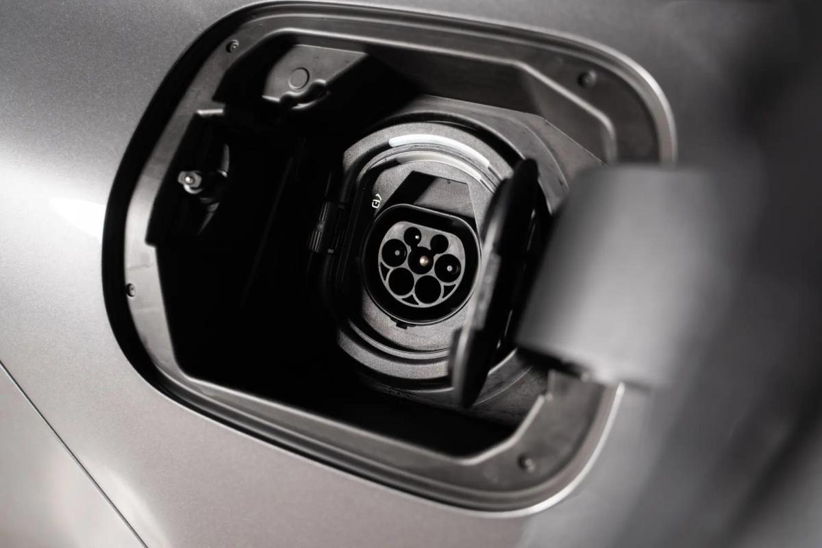 mercedes-benz-cla-250-2025-hibrido-a-gasolina-1332cc