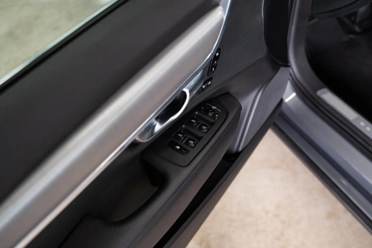 volvo-s90-2017-diesel-1999cc