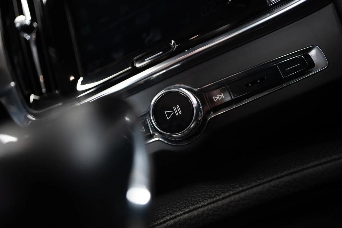 volvo-s90-2017-diesel-1999cc