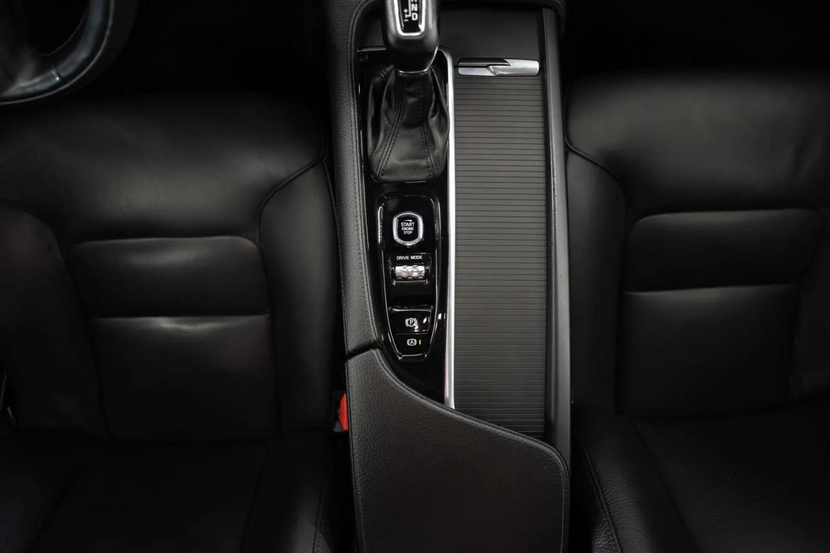 volvo-s90-2017-diesel-1999cc