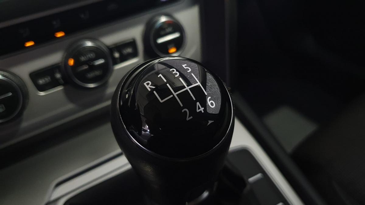 volkswagen-passat-variant-2015-diesel-1598cc