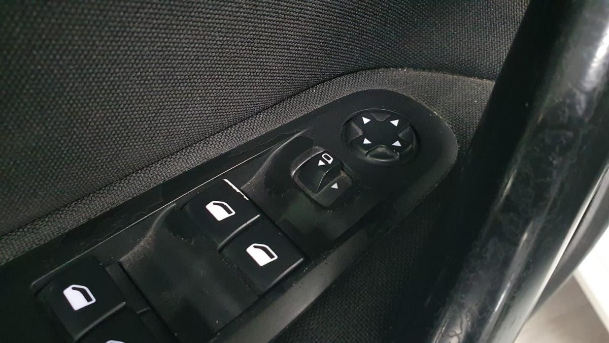 peugeot-308-sw-2015-diesel-1560cc