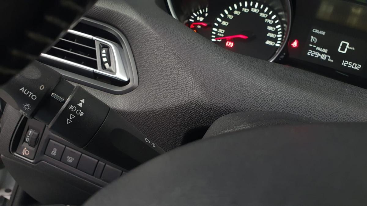 peugeot-308-sw-2015-diesel-1560cc