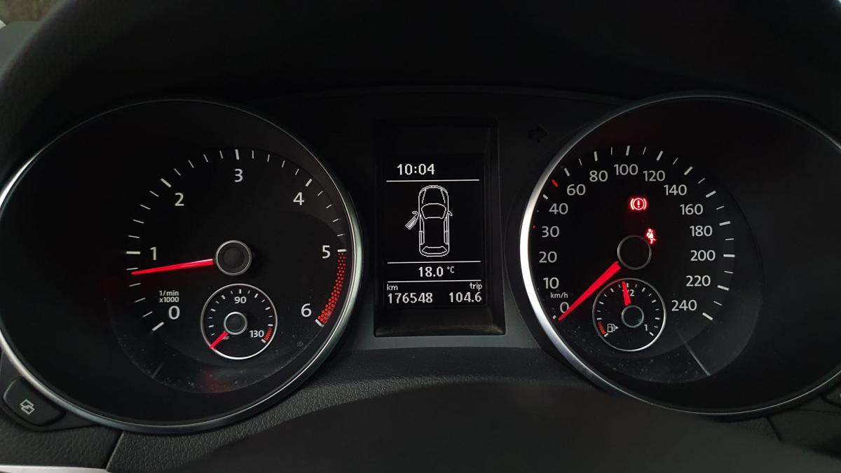 volkswagen-golf-2010-diesel-1598cc
