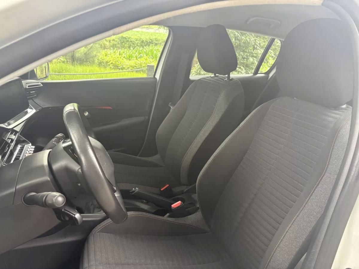 peugeot-208-2022-gasolina-1199cc