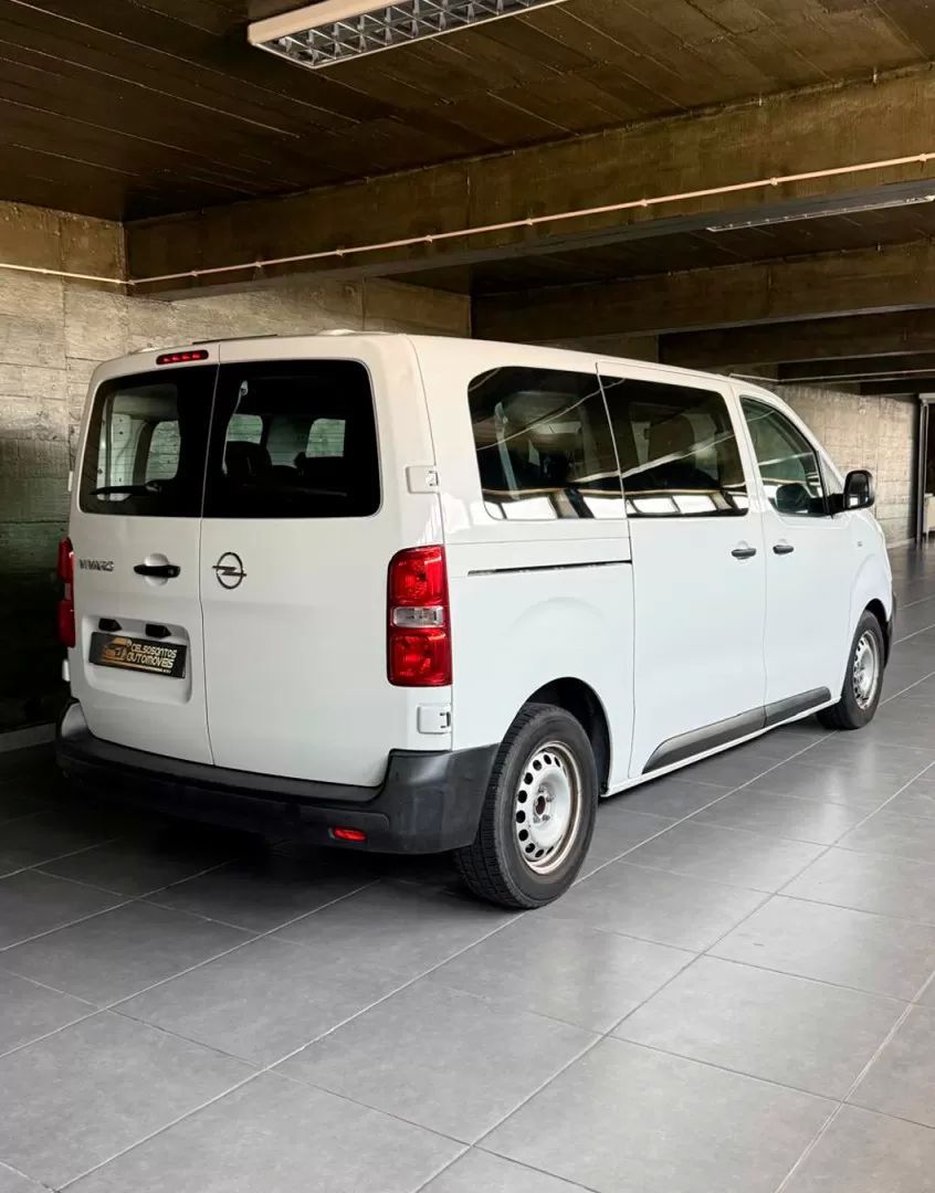 opel-vivaro-2021-diesel-1500cc