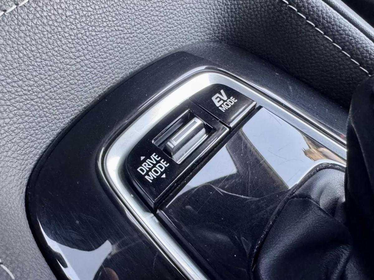 toyota-corolla-2025-hibrido-a-gasolina-1798cc