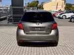 toyota-yaris-2016-hibrido-a-gasolina-1497cc