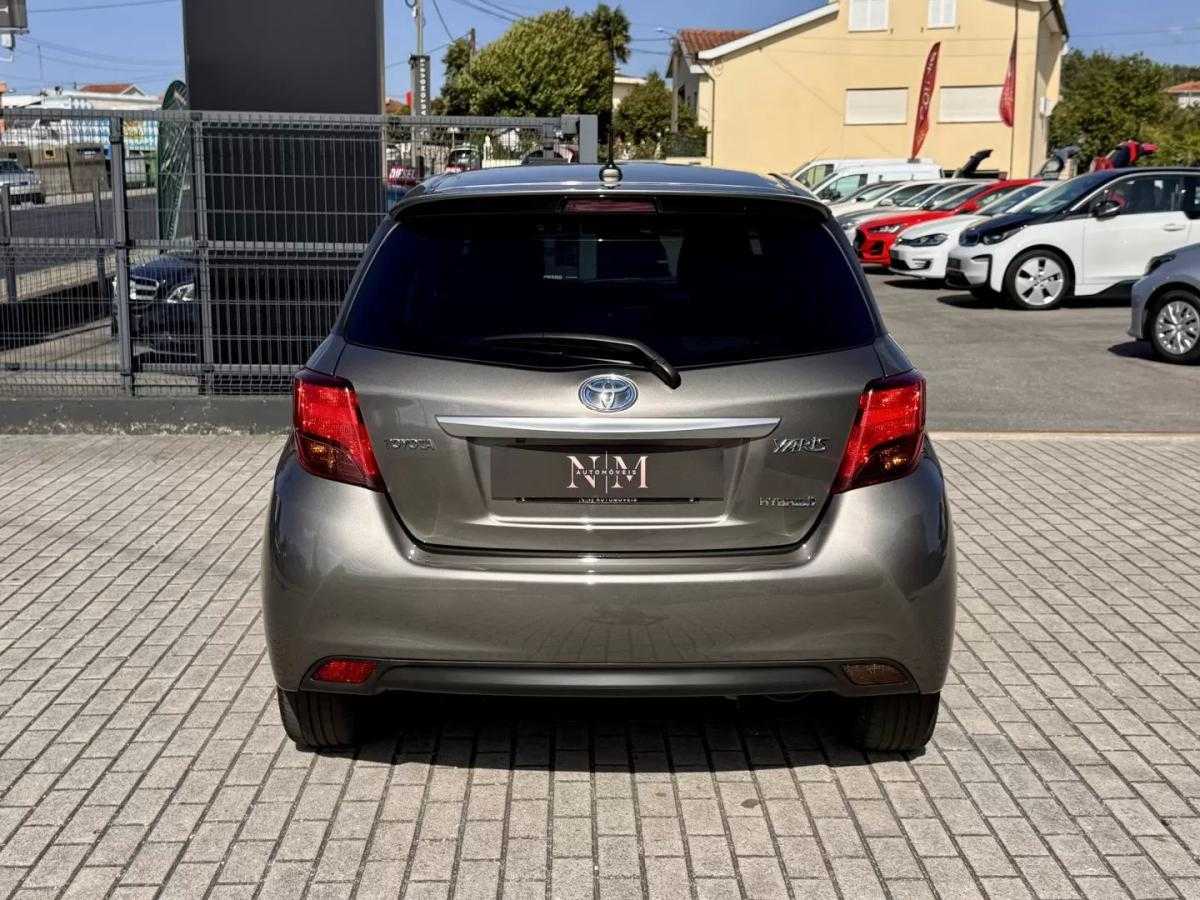 toyota-yaris-2016-hibrido-a-gasolina-1497cc