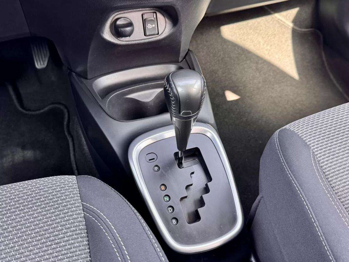 toyota-yaris-2016-hibrido-a-gasolina-1497cc