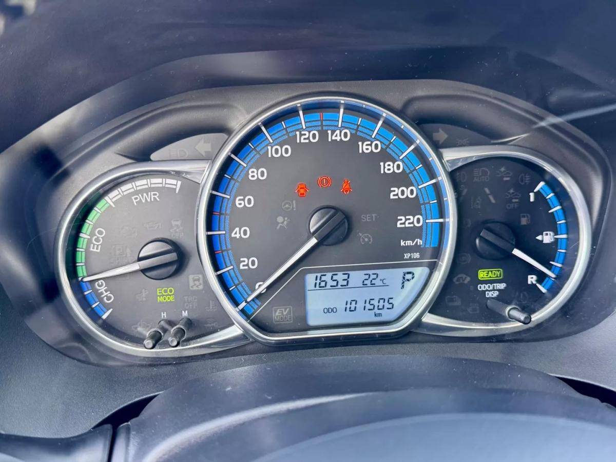 toyota-yaris-2016-hibrido-a-gasolina-1497cc