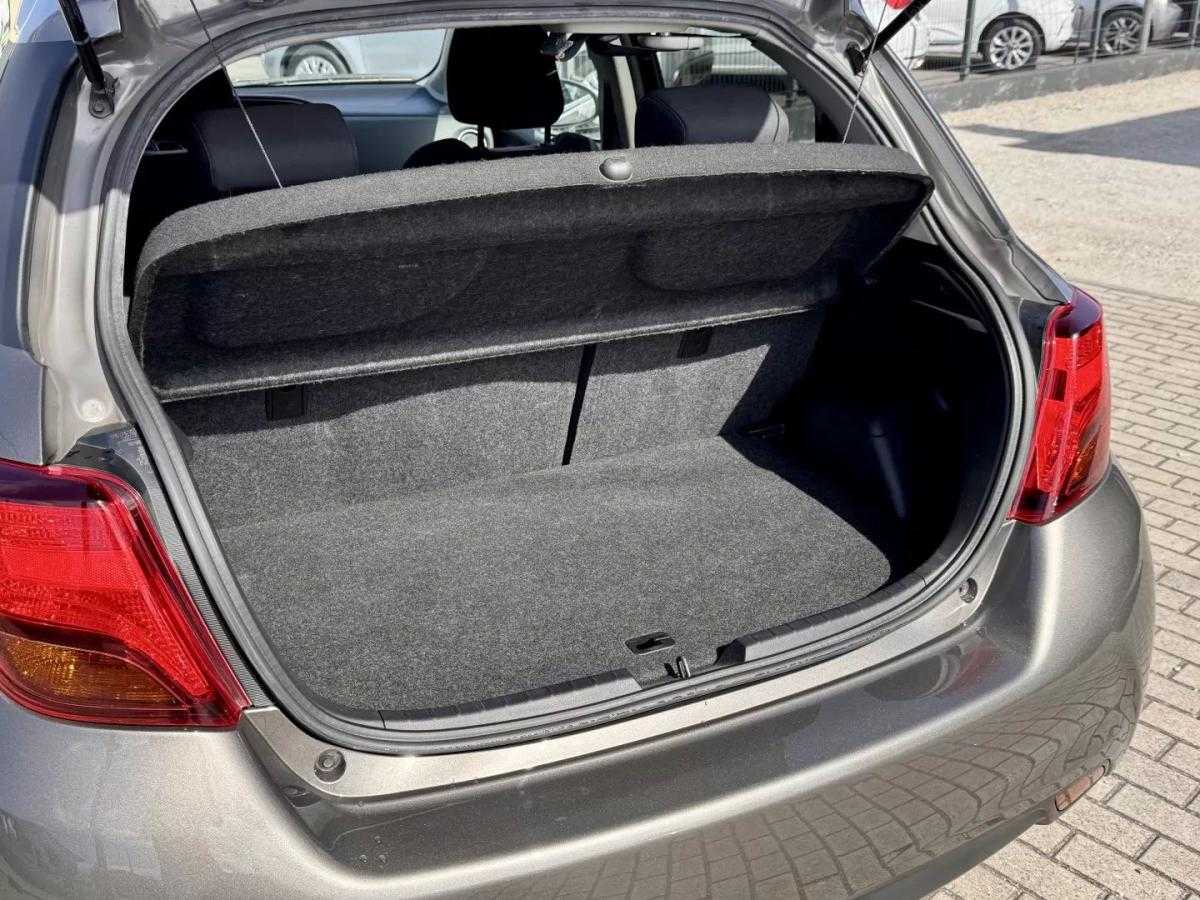 toyota-yaris-2016-hibrido-a-gasolina-1497cc