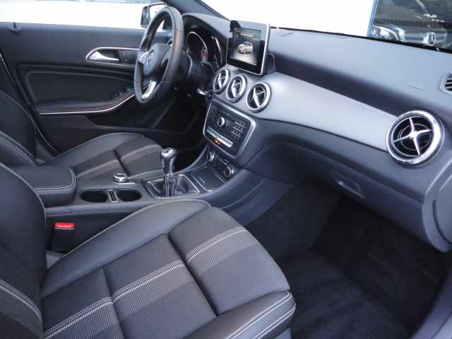 mercedes-benz-cla-180-d-blueefficiency-1-5-2017-diesel-1461cc