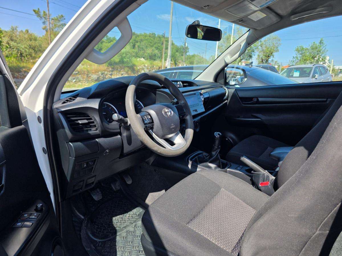 toyota-hilux-2018-diesel-2393cc