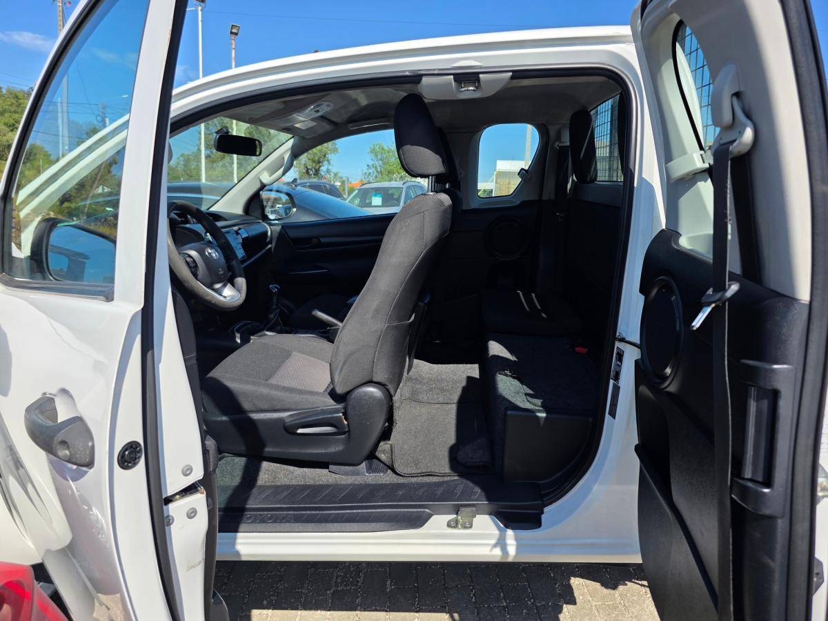 toyota-hilux-2018-diesel-2393cc