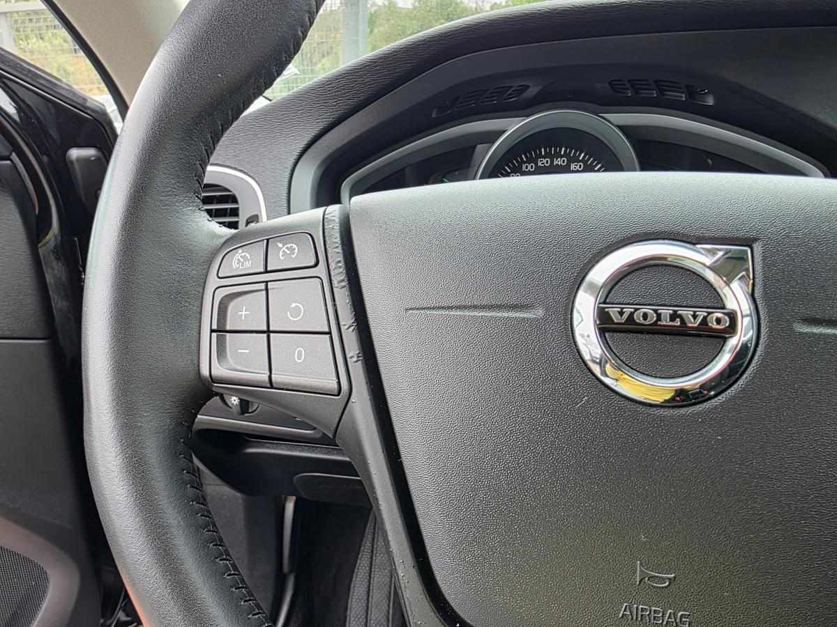 volvo-v40-2017-diesel-1969cc