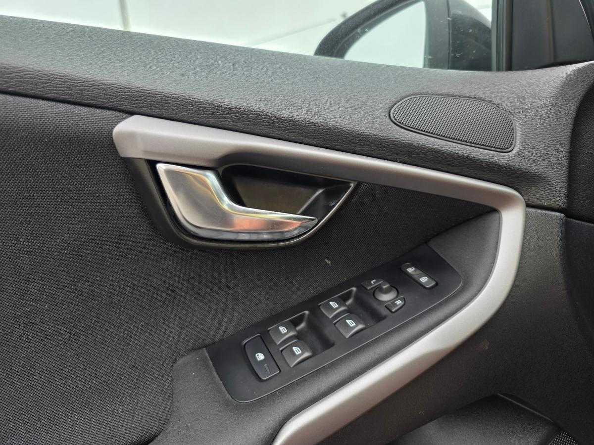 volvo-v40-2017-diesel-1969cc