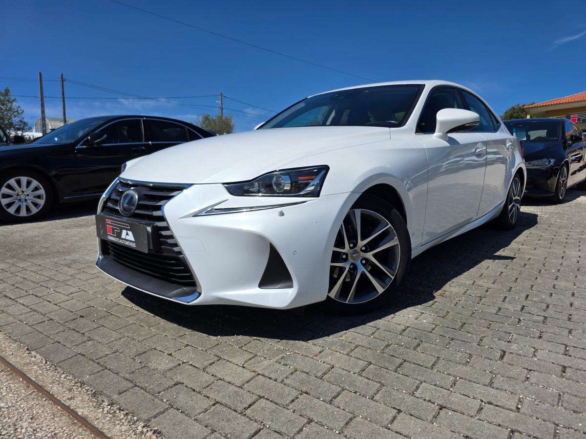lexus-is-2018-hibrido-a-gasolina-2494cc