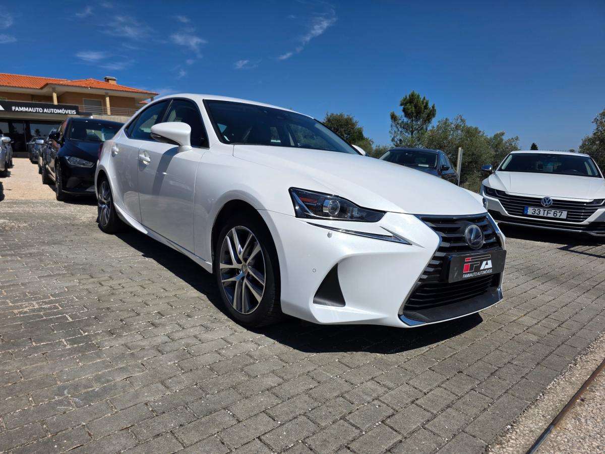 lexus-is-2018-hibrido-a-gasolina-2494cc