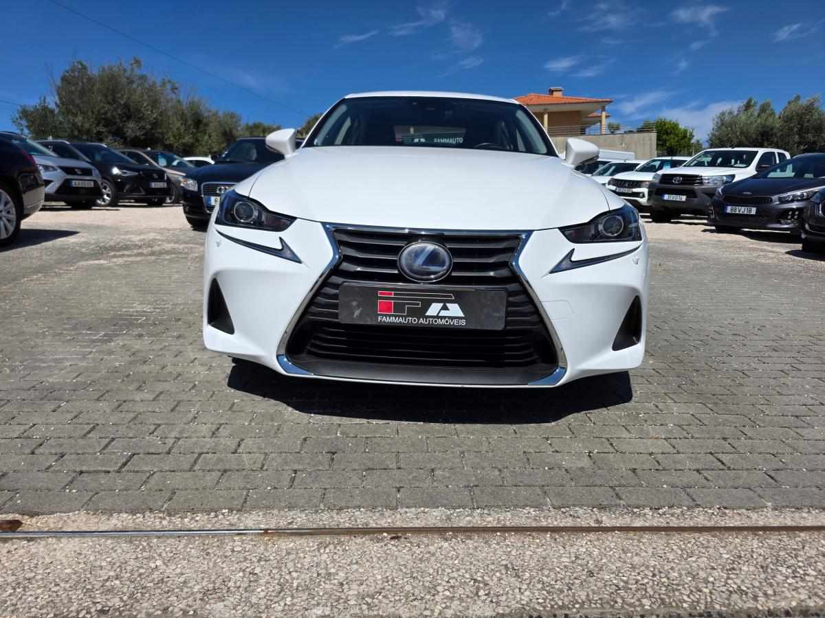 lexus-is-2018-hibrido-a-gasolina-2494cc