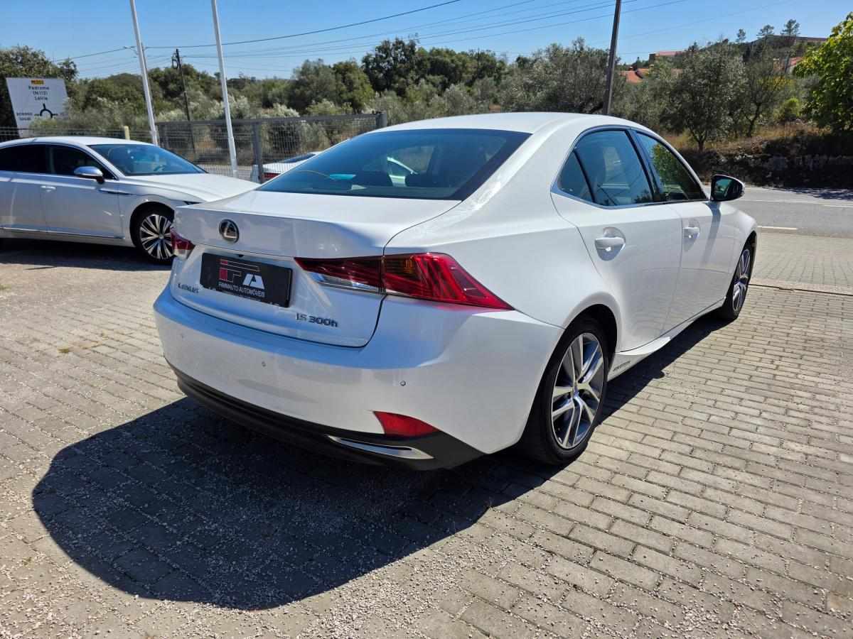 lexus-is-2018-hibrido-a-gasolina-2494cc