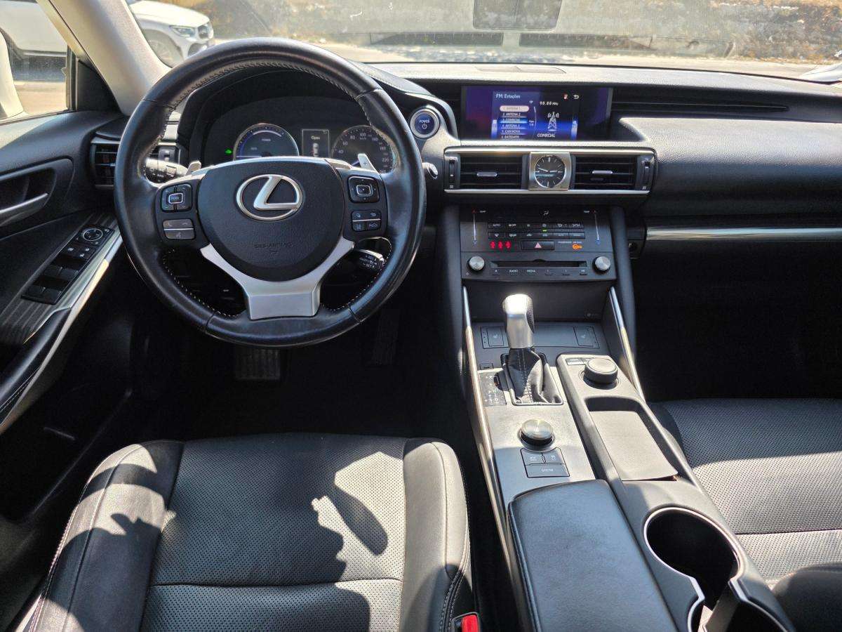 lexus-is-2018-hibrido-a-gasolina-2494cc