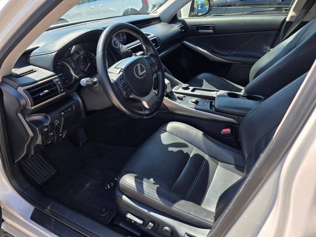 lexus-is-2018-hibrido-a-gasolina-2494cc