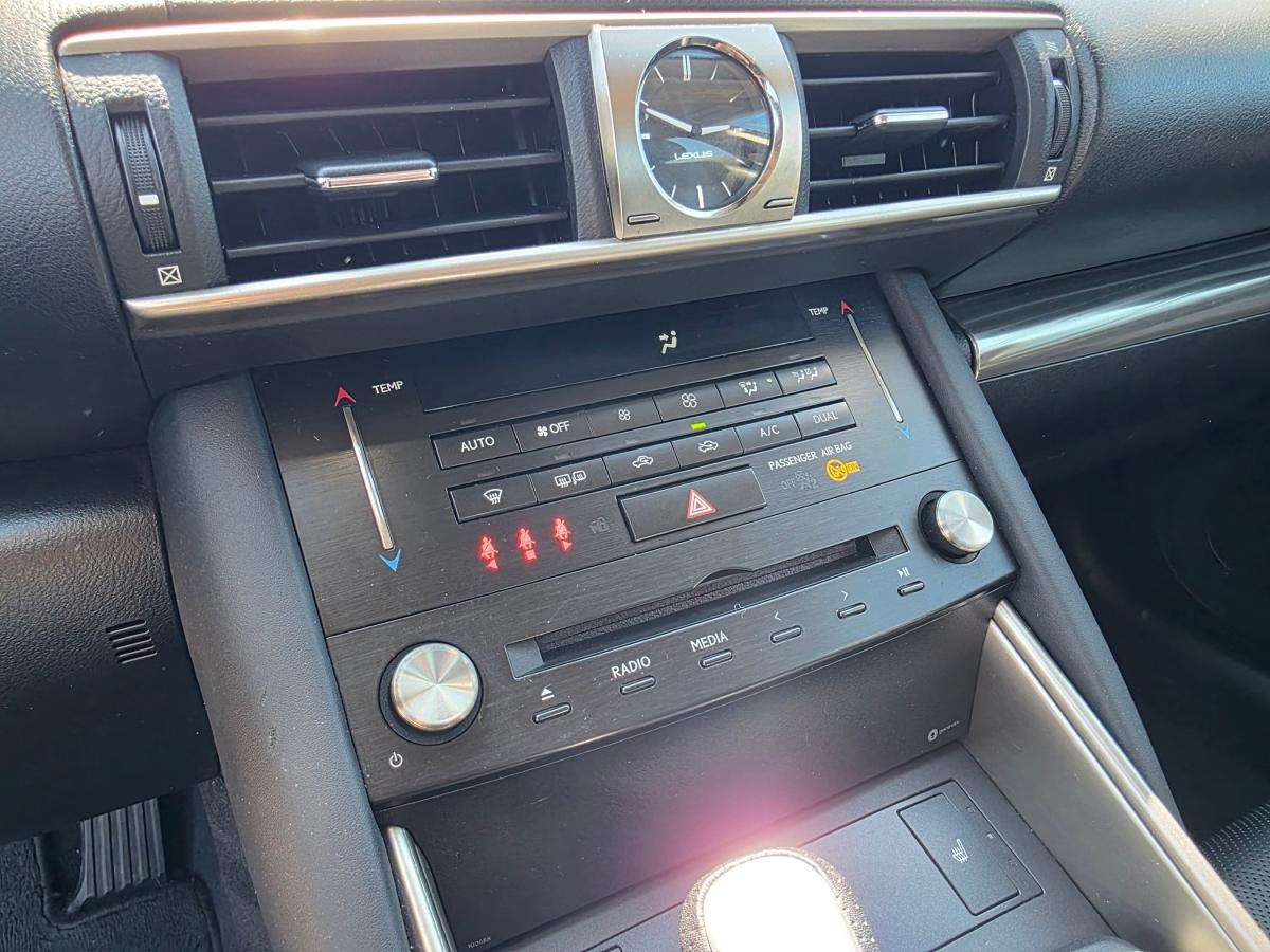 lexus-is-2018-hibrido-a-gasolina-2494cc