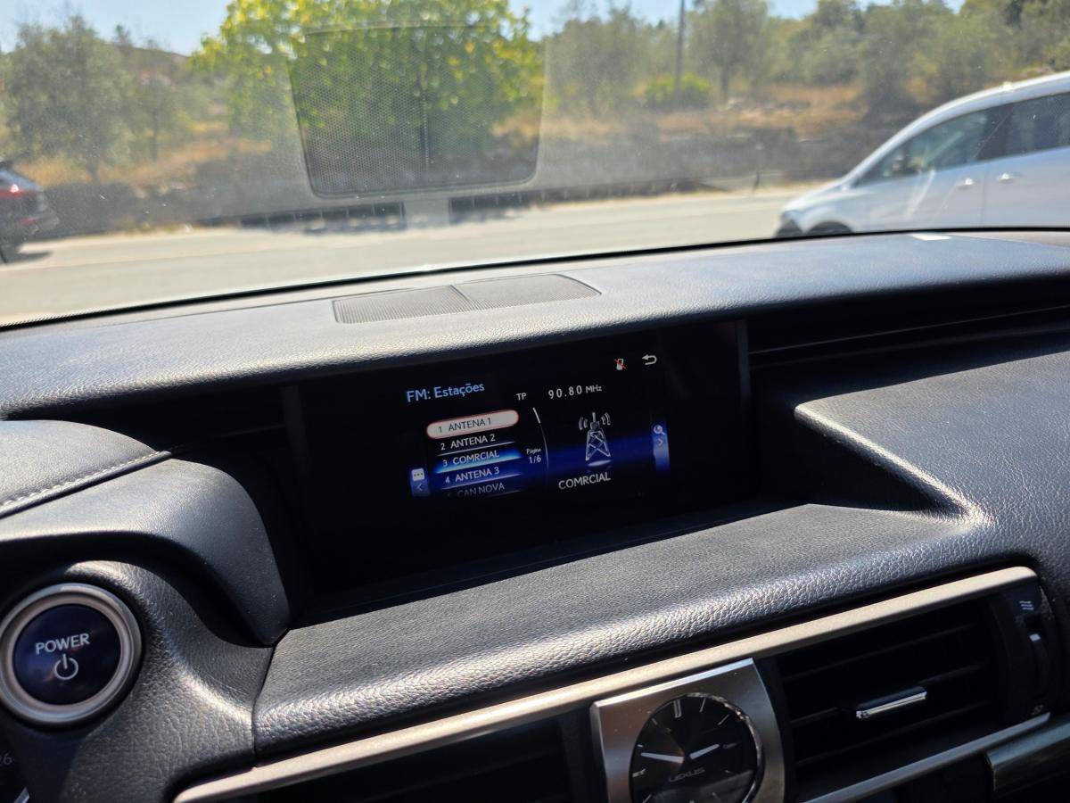 lexus-is-2018-hibrido-a-gasolina-2494cc